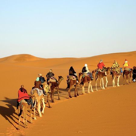 Готель Sahara Camel Tours Camp Мерзуга Екстер'єр фото