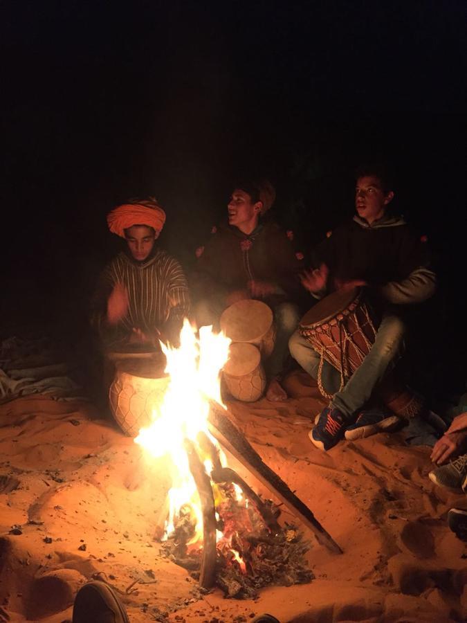Готель Sahara Camel Tours Camp Мерзуга Екстер'єр фото