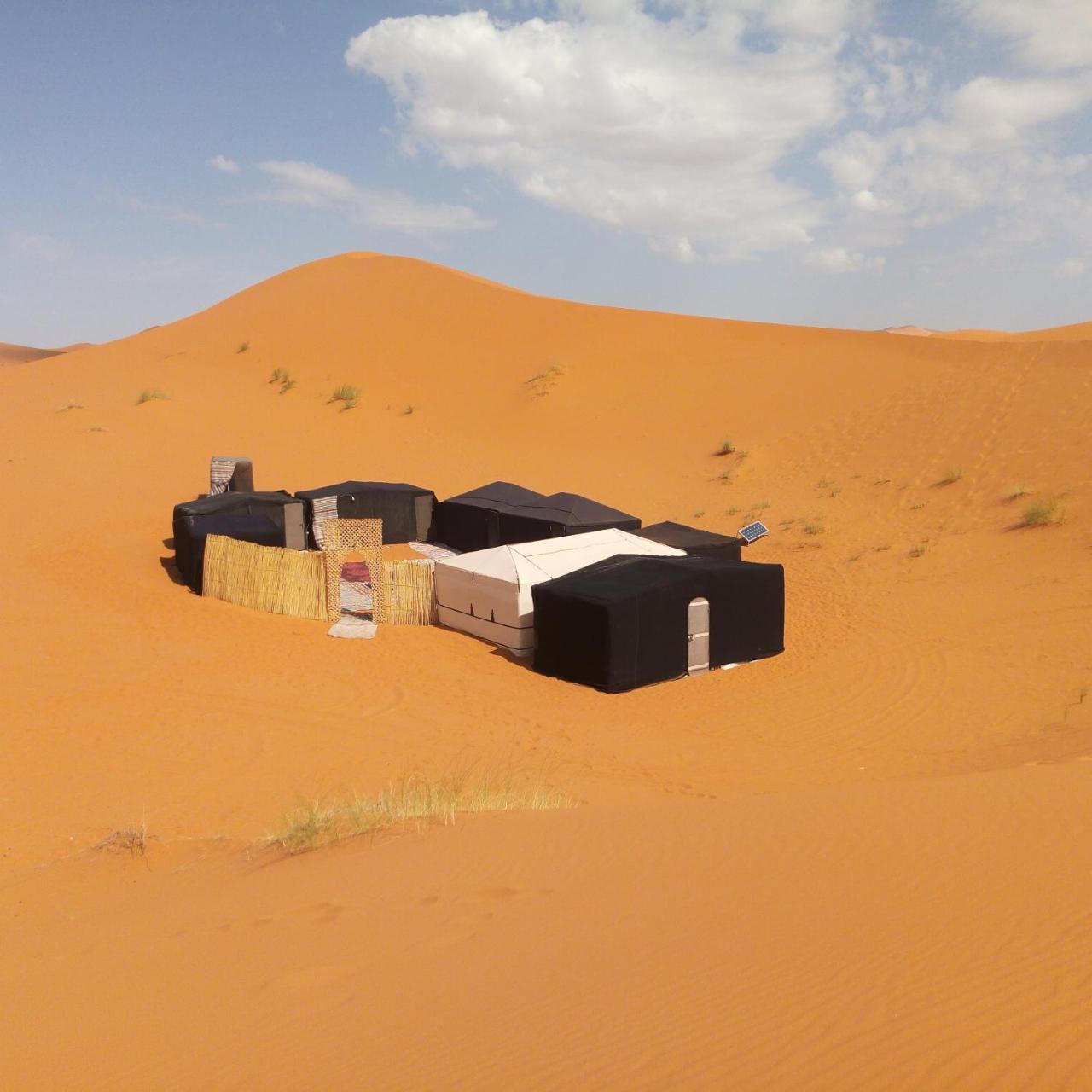 Готель Sahara Camel Tours Camp Мерзуга Екстер'єр фото