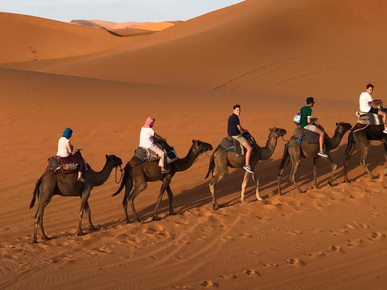 Готель Sahara Camel Tours Camp Мерзуга Екстер'єр фото