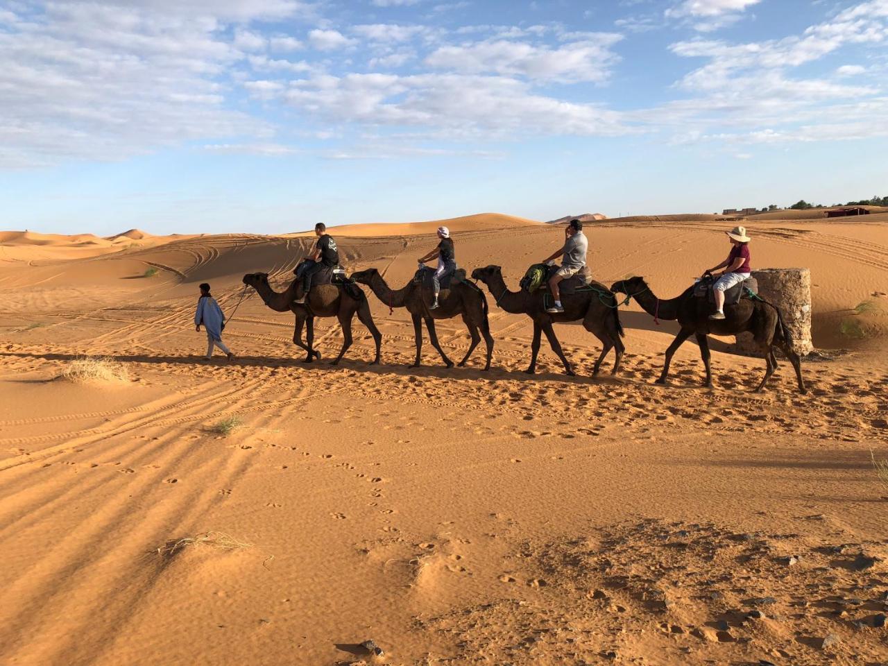 Готель Sahara Camel Tours Camp Мерзуга Екстер'єр фото
